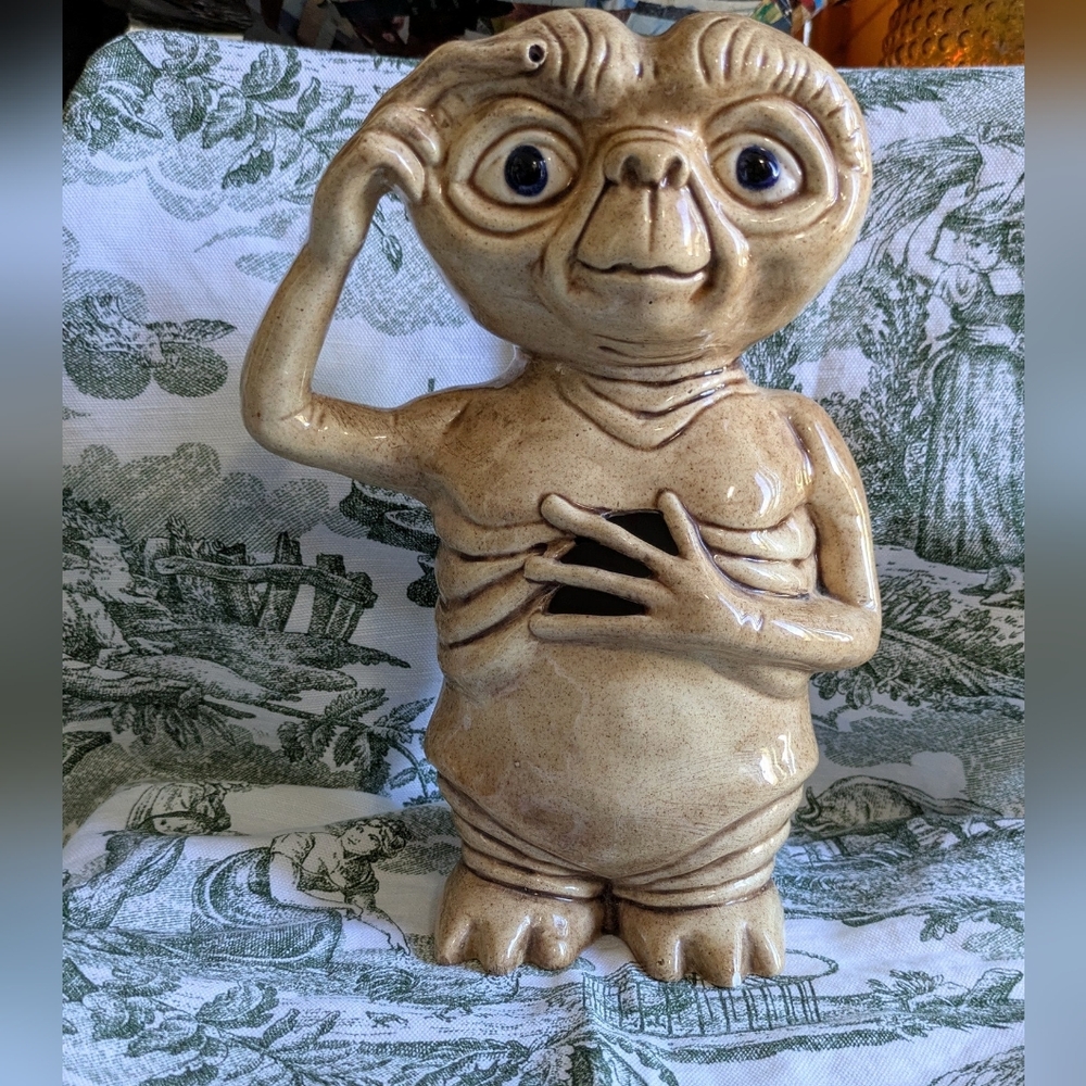 This rare vintage E.T. bank captures the heart of the 1982 classic. Handcrafted